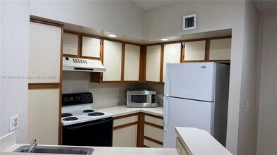 3470 Pinewalk Dr N in Margate, FL - Building Photo - Building Photo