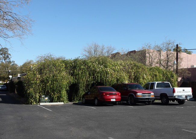 Campbell Plaza Garden in Tucson, AZ - Foto de edificio - Building Photo