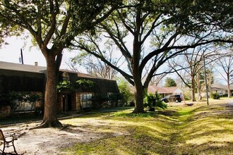 9387 Livernois Rd in Houston, TX - Building Photo - Building Photo