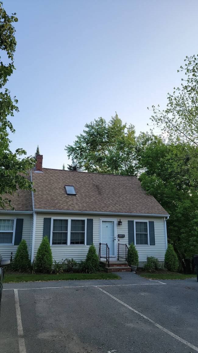 4 Cynthia Cir, Unit 4CynthiaCircle in Bangor, ME - Foto de edificio - Building Photo