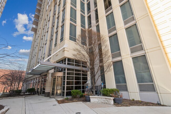 property at 720 N Larrabee St