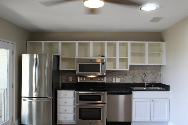 300 Poker Chip in Horseshoe Bay, TX - Building Photo - Building Photo