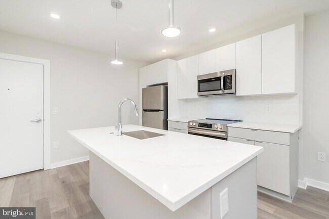 3449 Scotts Ln, Unit B414 in Philadelphia, PA - Building Photo - Building Photo