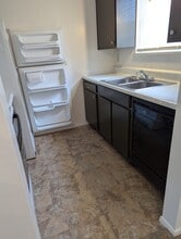 8045 Pippin Rd, Unit C3 in Groesbeck, OH - Building Photo - Building Photo