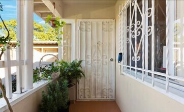 5610 Corbett St in Los Angeles, CA - Building Photo - Building Photo