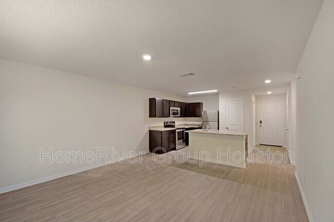 9825 Lanewell St photo'