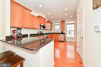 402 N Thomas St in Arlington, VA - Building Photo - Building Photo