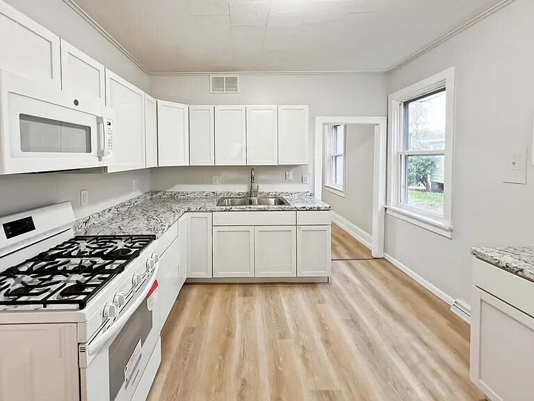 1328 N Main St in Oshkosh, WI - Foto de edificio