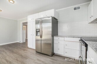 7543 Booth Dr, Unit 6 in Prairie Village, KS - Building Photo - Building Photo