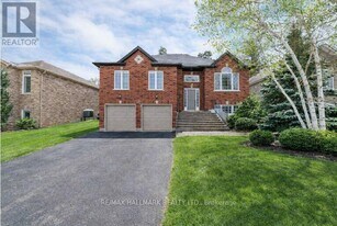 29 Wildwood Trail in Barrie, ON - Building Photo