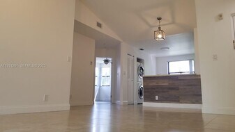 3811 NW 91st Ter in Sunrise, FL - Building Photo