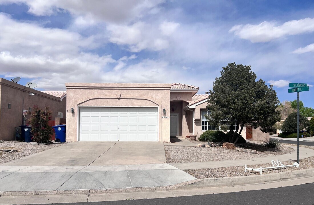 6507 Silkwood Ave NW in Albuquerque, NM - Building Photo