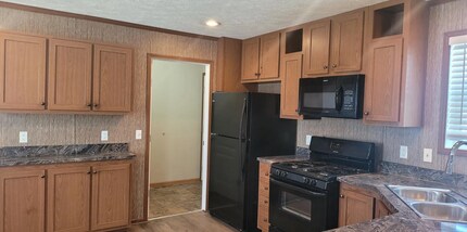 300 Hunt Club Dr in Grand Blanc, MI - Foto de edificio - Building Photo