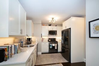 108-110-110 Elm St in Cohasset, MA - Building Photo - Building Photo