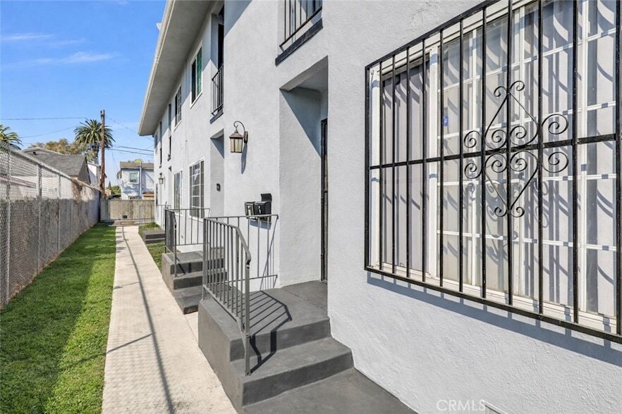 151 E 95th St, Unit 1 in Los Angeles, CA - Foto de edificio