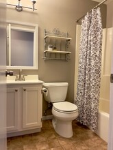 2262 Benson Ave, Unit E in St. Paul, MN - Building Photo - Building Photo