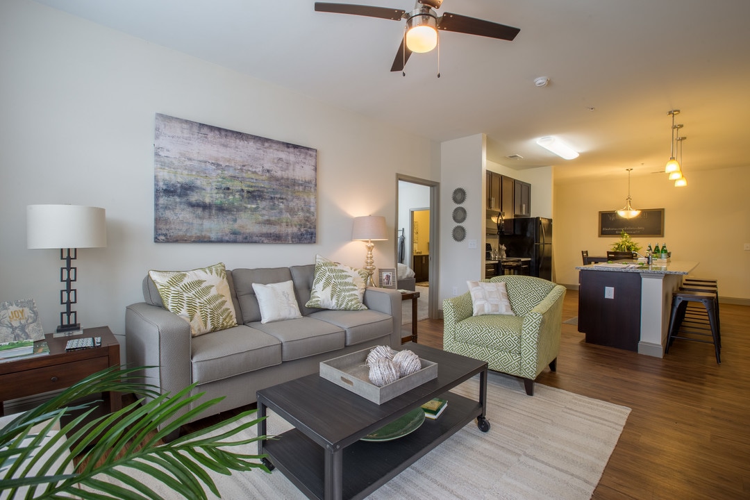 Watercourse Apartments in Graham, NC - Foto de edificio