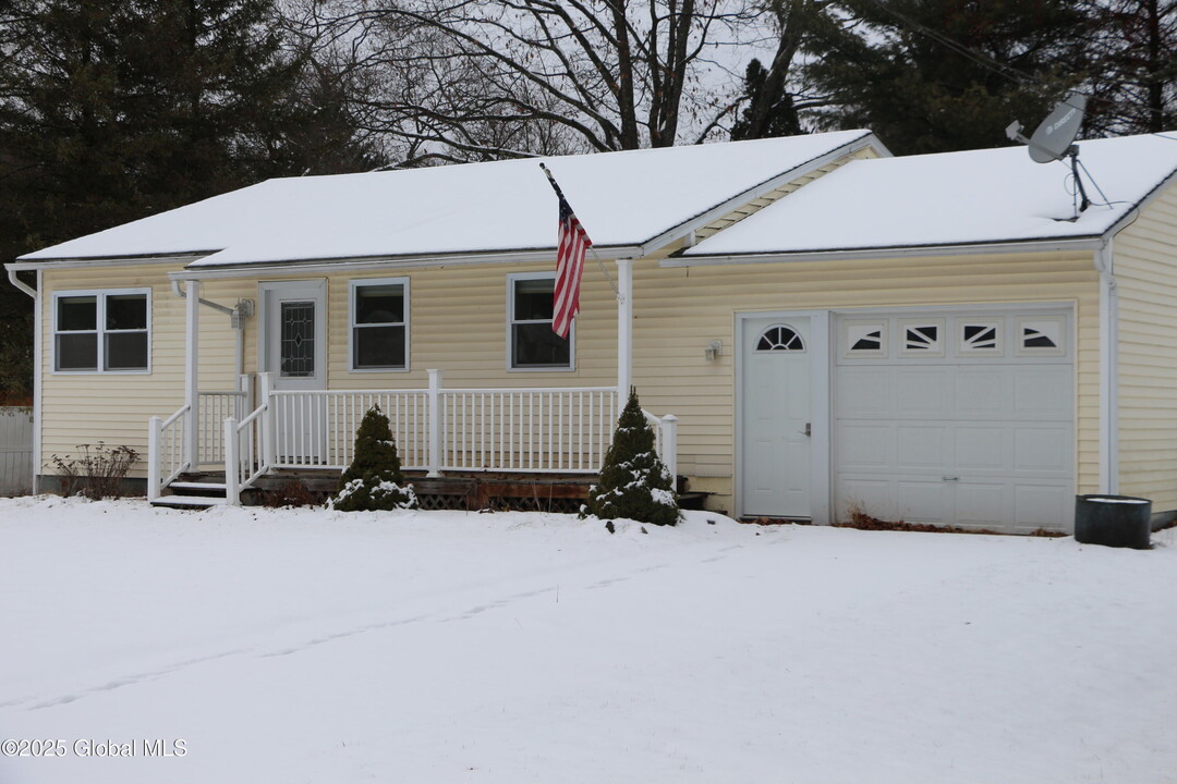 285 Circular St in Saratoga Springs, NY - Building Photo