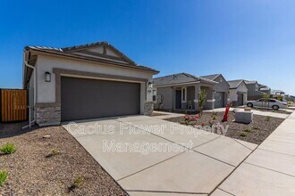 2037 W Shelly Ave in Mesa, AZ - Building Photo - Building Photo