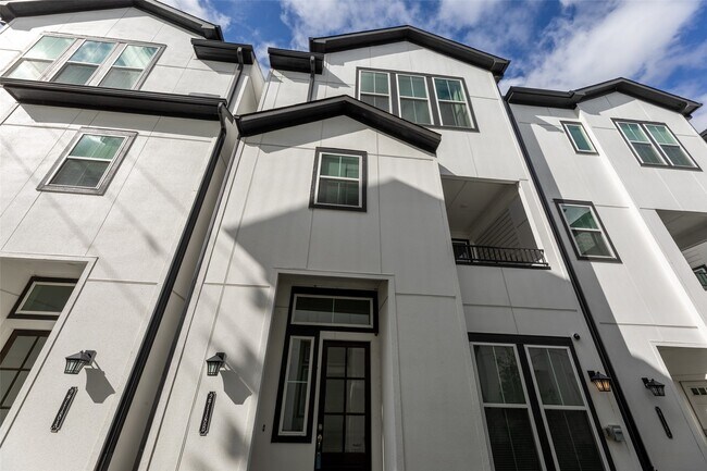 property at 2718 Grand Fountains Dr