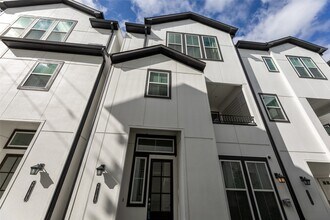 2718 Grand Fountains Dr in Houston, TX - Building Photo - Building Photo