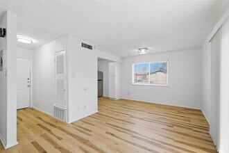 2707 Windswept Cove, Unit 201 in Austin, TX - Foto de edificio - Building Photo