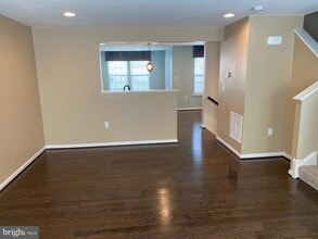 37 Cecily Way in Ranson, WV - Foto de edificio - Building Photo