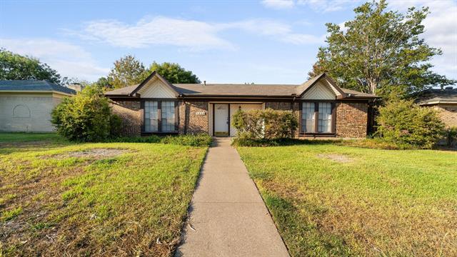 1529 Leicester St in Garland, TX - Building Photo