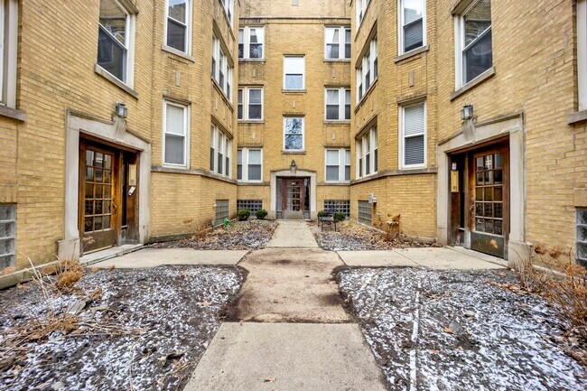 3400 N Bell Ave in Chicago, IL - Building Photo - Building Photo