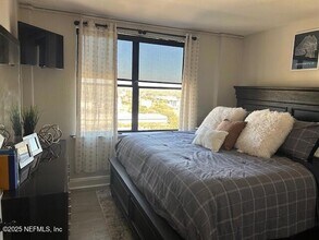 311 W Ashley St, Unit 1703 in Jacksonville, FL - Foto de edificio - Building Photo