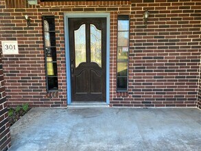 301 Jansen Dr in West Columbia, TX - Building Photo - Building Photo