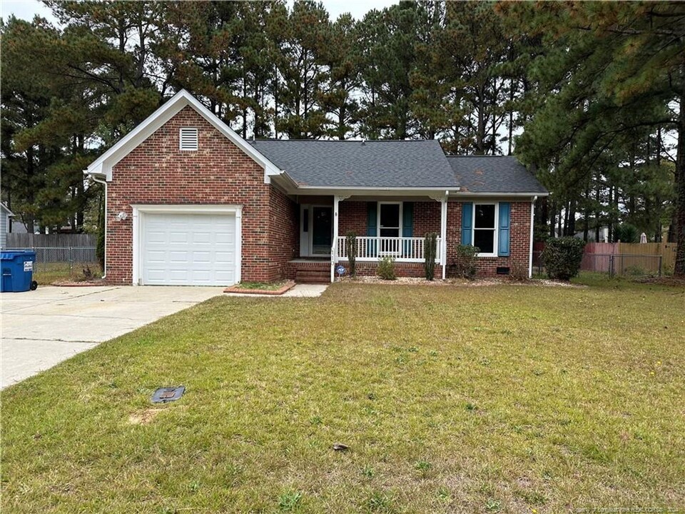 110 Stonesthrow Ln in Raeford, NC - Building Photo