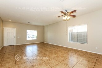 9315 W Bennet Plaza in Phoenix, AZ - Foto de edificio - Building Photo