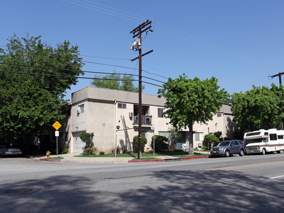 6711 Haskell Ave in Van Nuys, CA - Foto de edificio