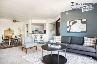 10989 Bluffside Dr in Los Angeles, CA - Building Photo - Building Photo
