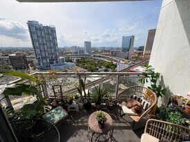 90 SW 3rd St, Unit 2106 in Miami, FL - Building Photo
