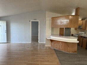 3530 Death Valley Dr in Las Vegas, NV - Building Photo - Building Photo