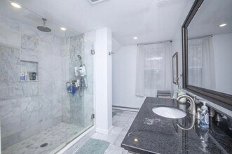 647 N Main St, Unit Unit 2 Upper in Mansfield, MA - Building Photo - Building Photo