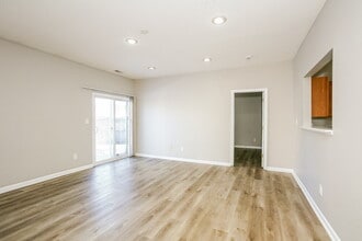 1421 Dowell St in Greenwood, IN - Foto de edificio - Building Photo