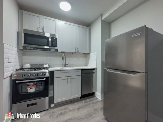 501 W Belmont Ave, Unit A01C in Chicago, IL - Foto de edificio - Building Photo