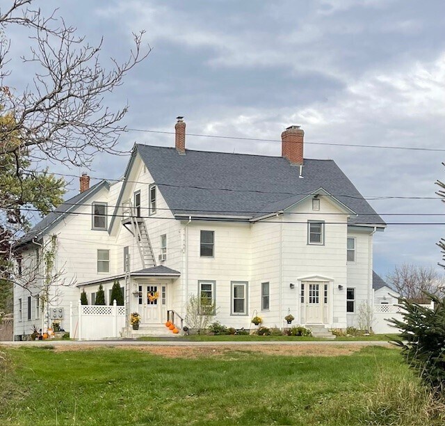 44 Wood St Rentals in Groveland, MA