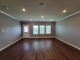 5007 Gully Wy in San Antonio, TX - Building Photo
