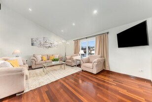 8501 Loveland Ln in Palos Hills, IL - Building Photo