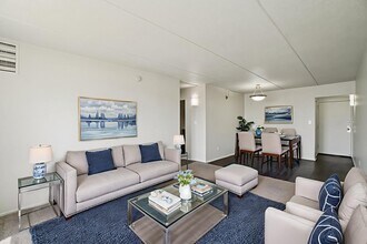 The Heights of Southfield in Southfield, MI - Building Photo - Building Photo