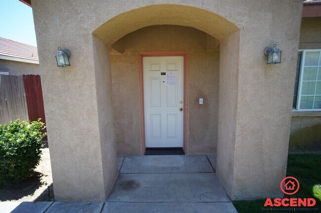 548 Yellow Meadow Ct in Bakersfield, CA - Building Photo - Building Photo