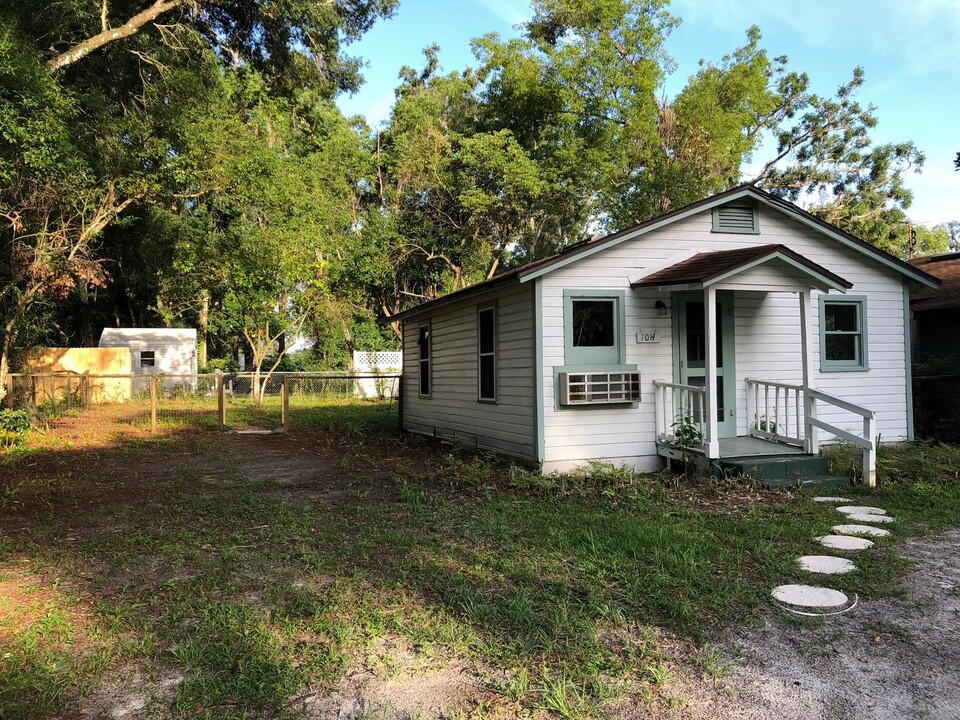 1014 N Alabama Ave in DeLand, FL - Building Photo