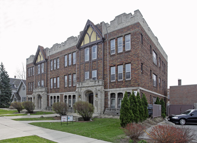 1807 E Olive St in Milwaukee, WI - Foto de edificio - Building Photo