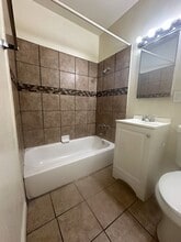 2418 Atlantic Ave in Long Beach, CA - Building Photo - Building Photo