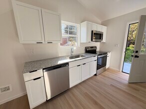 4404 Hillside Dr in Louisville, KY - Building Photo - Building Photo