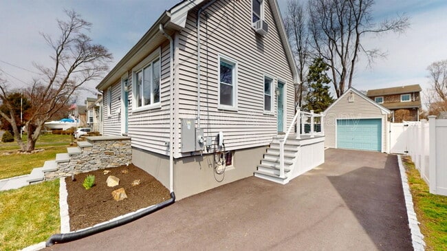 161 Mona Terrace in Fairfield, CT - Building Photo - Building Photo
